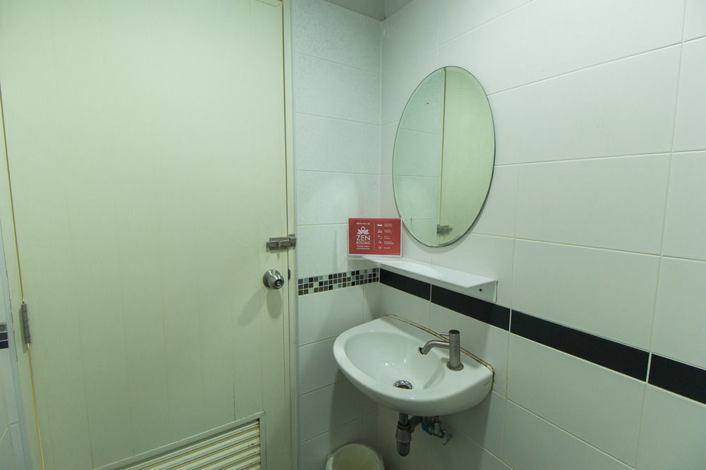 Zen Rooms Damrongrak Road Bangkok Luaran gambar