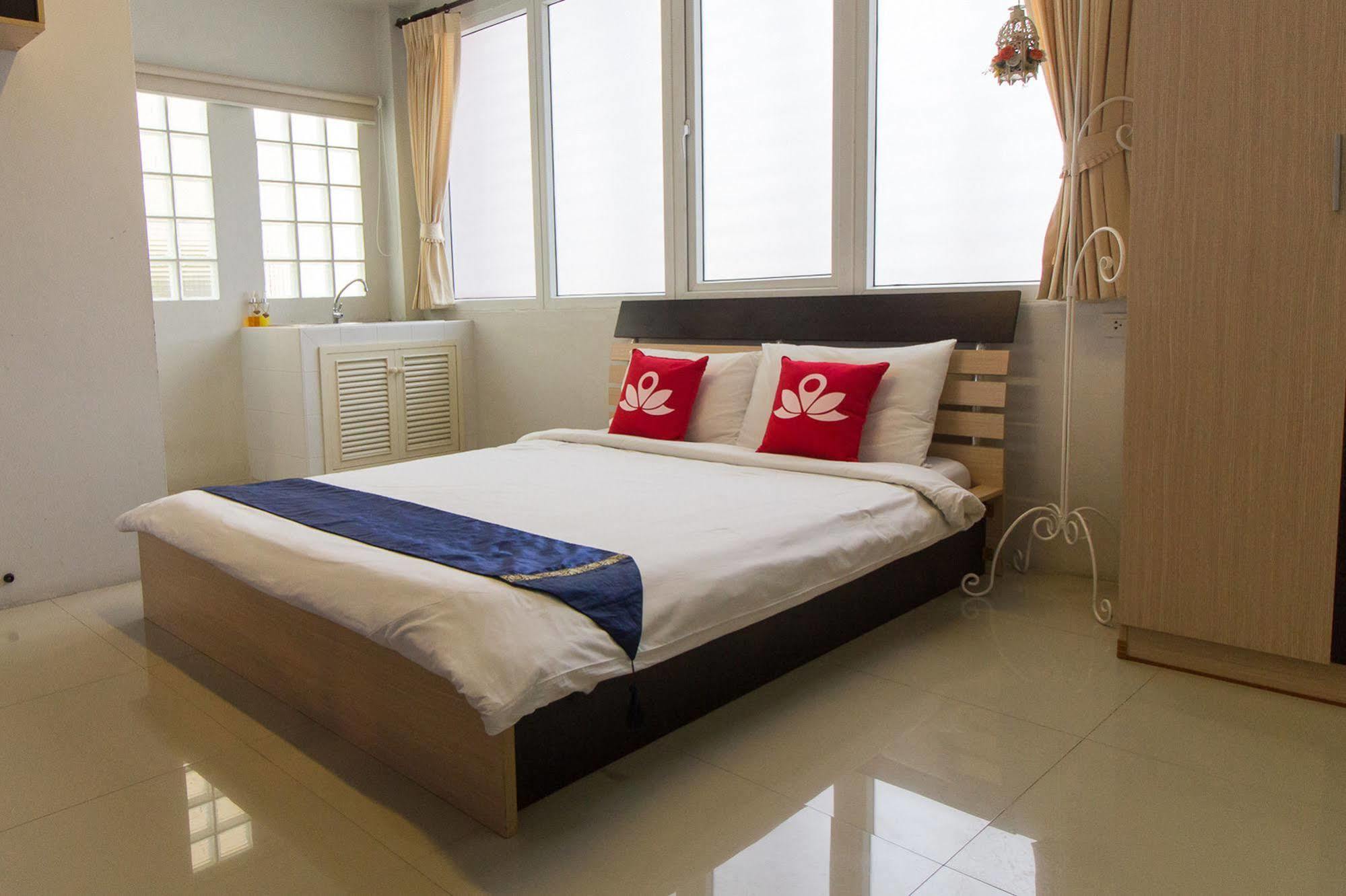 Zen Rooms Damrongrak Road Bangkok Luaran gambar