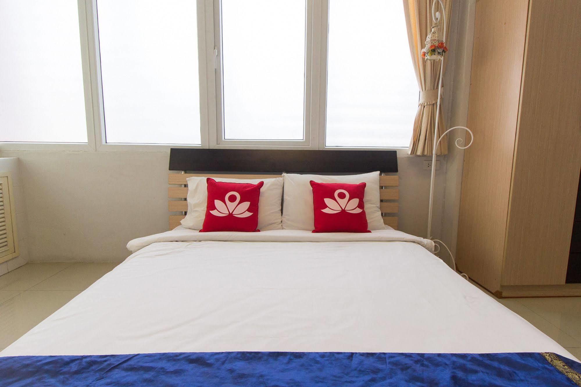Zen Rooms Damrongrak Road Bangkok Luaran gambar