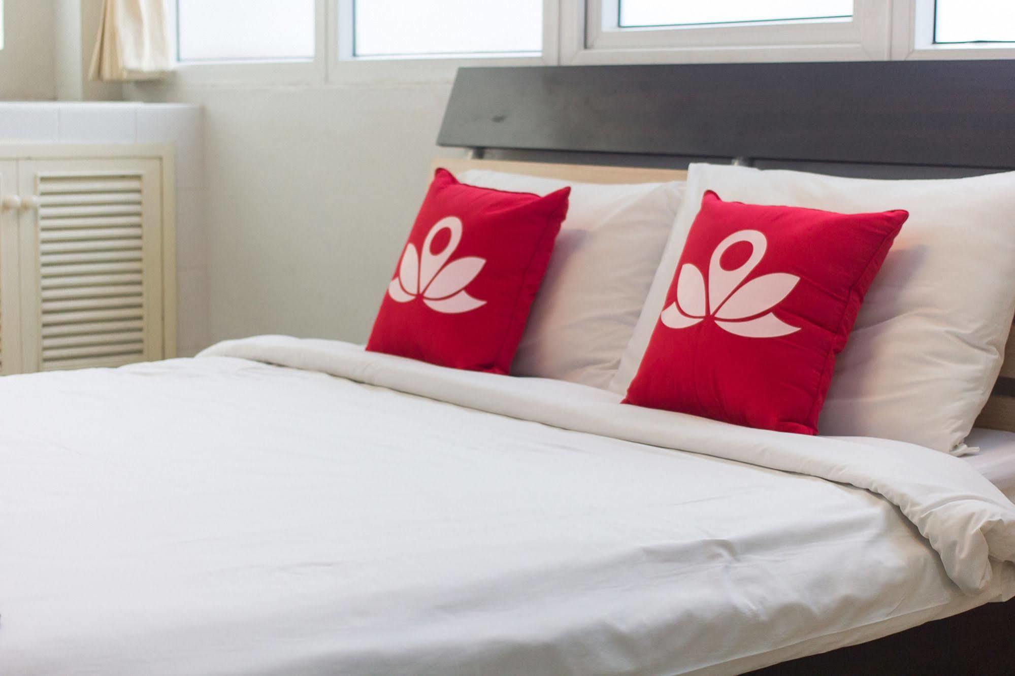 Zen Rooms Damrongrak Road Bangkok Luaran gambar