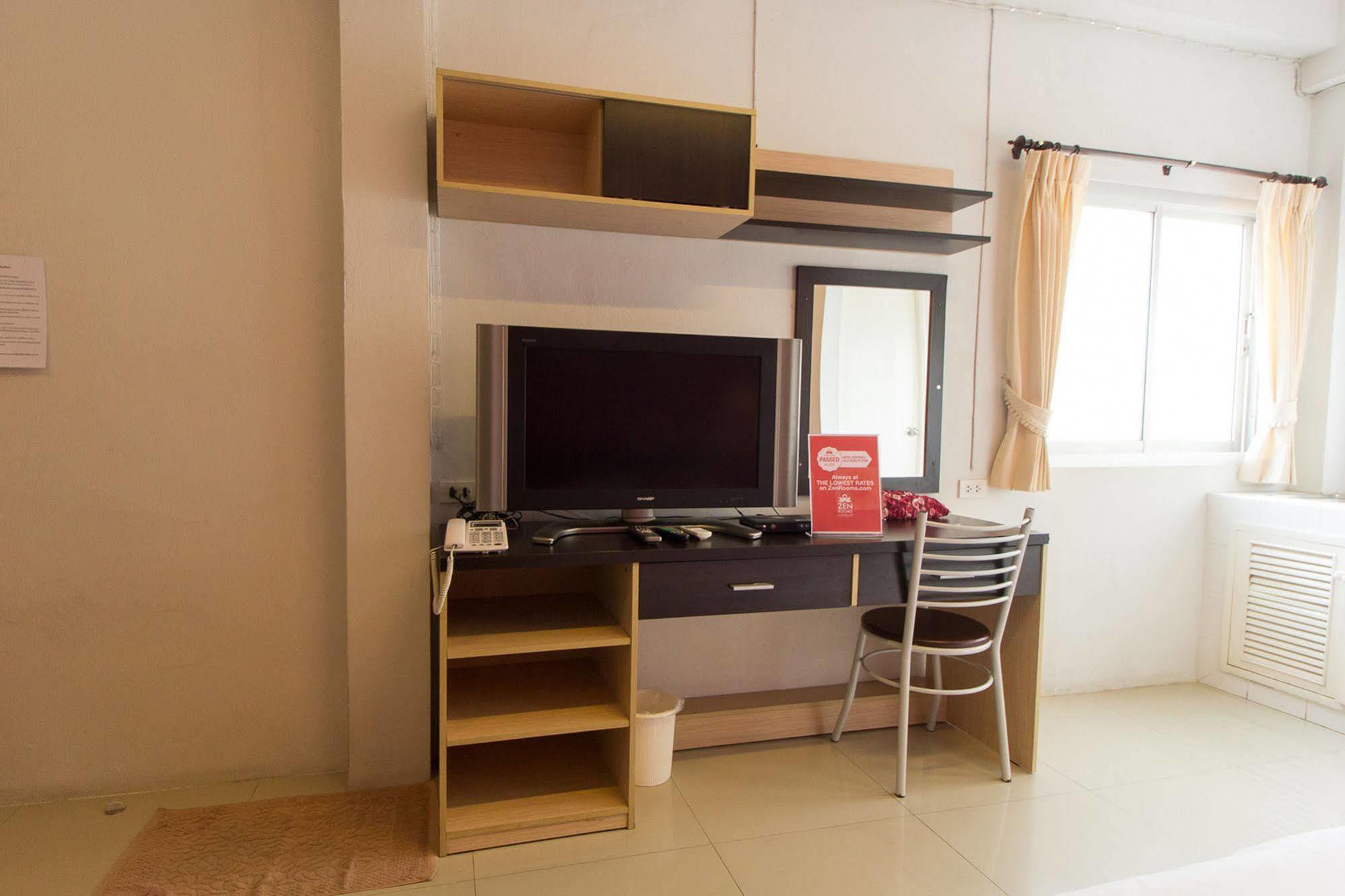 Zen Rooms Damrongrak Road Bangkok Luaran gambar