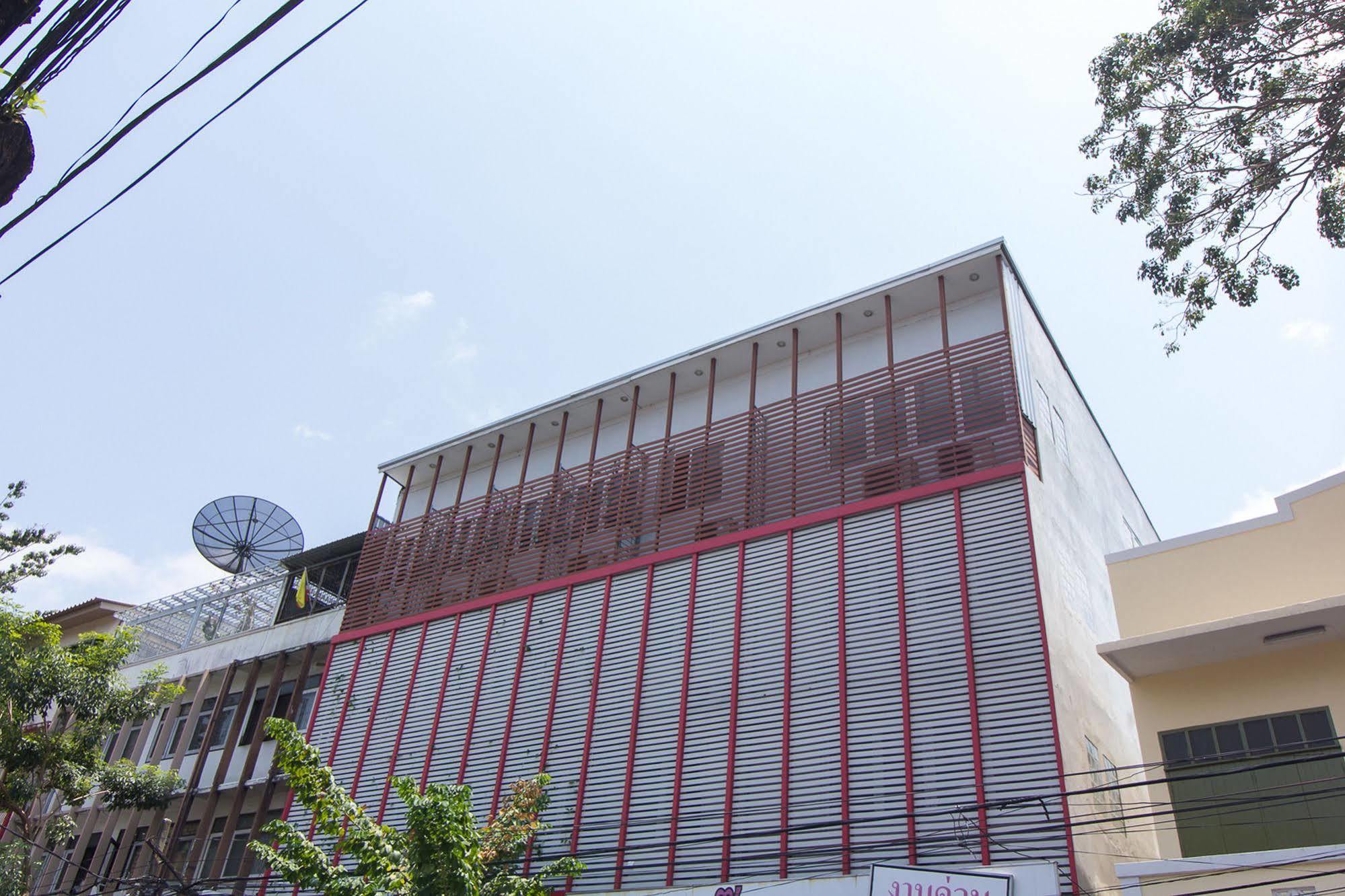 Zen Rooms Damrongrak Road Bangkok Luaran gambar
